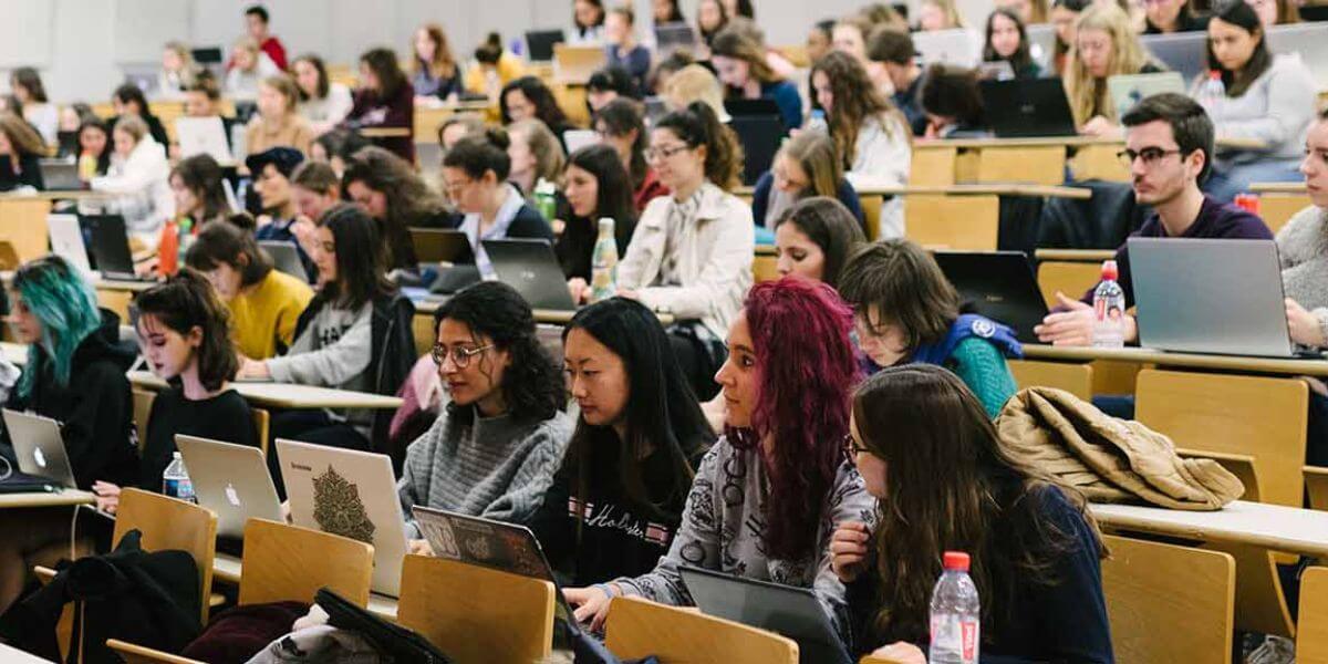 Nhiều sinh viên lựa chọn trường Đại học Công giáo Lyon làm điểm đến để học tập và giao lưu