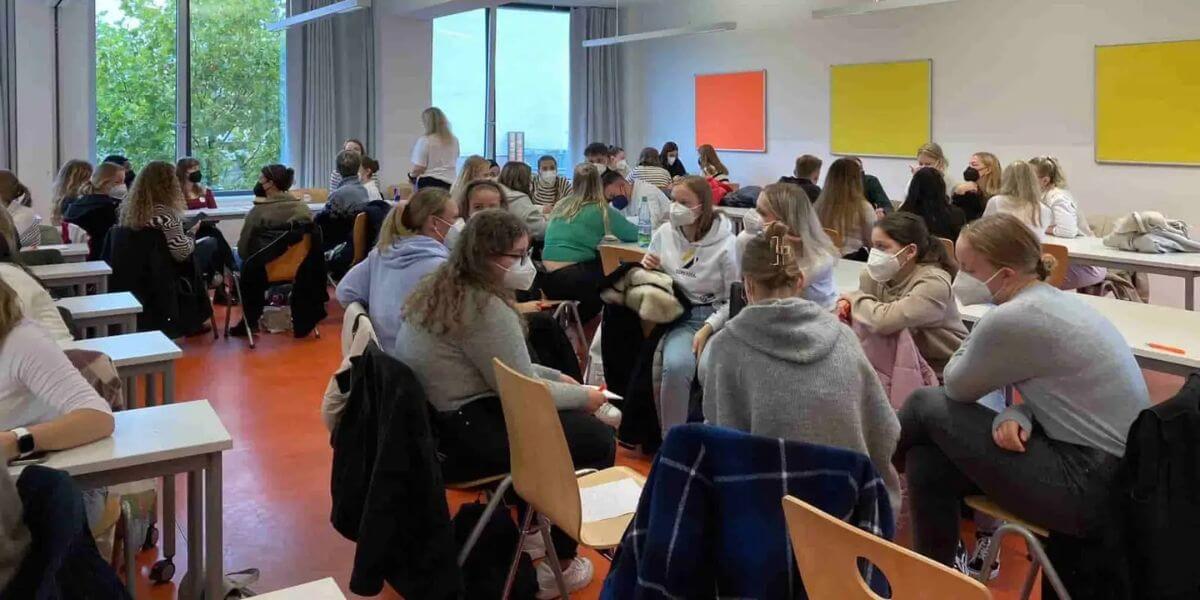 Môi trường học tập năng động của trường Đại học Fliedner Dusseldorf
