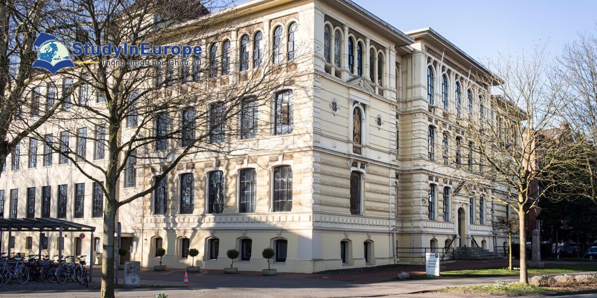 Trường Đại học Khoa học 21
