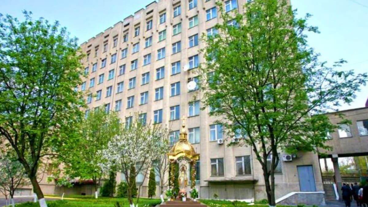 Khuôn viên hiện đại của trường Đại học Kỹ thuật Quốc gia Ternopil