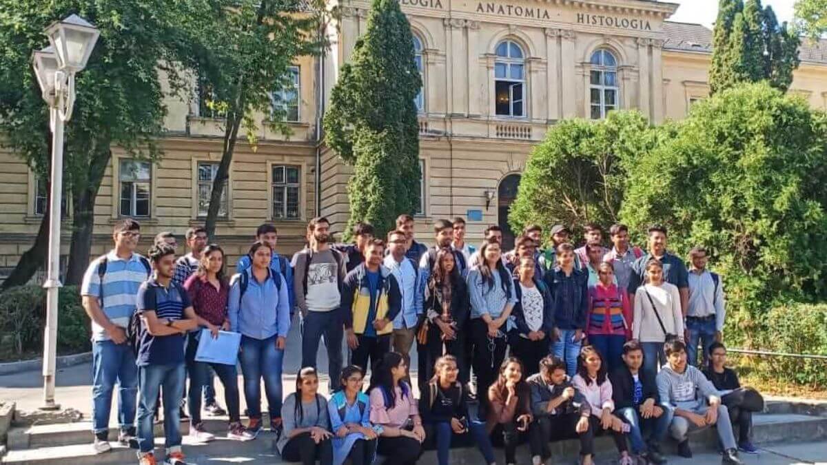 Trường Đại học Y khoa Quốc gia Danylo Halytsky Lviv luôn chào đón mọi sinh viên đến tham gia học tập và trải nghiệm