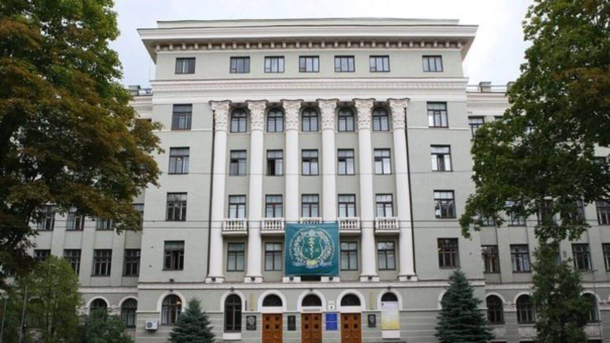 Trường Đại học Y khoa Quốc gia Kharkiv là nơi đào tạo chuyên sâu về lĩnh vực y học ở Ukraina