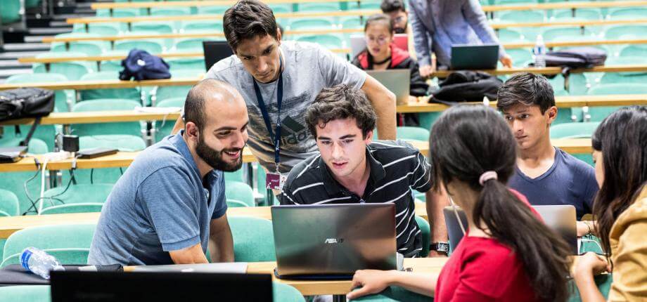 Môi trường học tập thân thiện tại Học viện Bách khoa Khoa học Tiên tiến