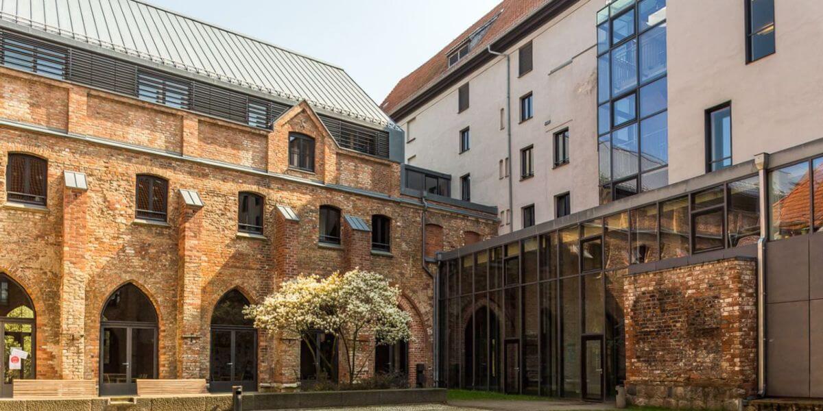 Trường Đại học Âm nhạc và Kịch nghệ Rostock là ngôi trường mang đến cho sinh viên nhiều trải nghiệm học tập đáng nhớ