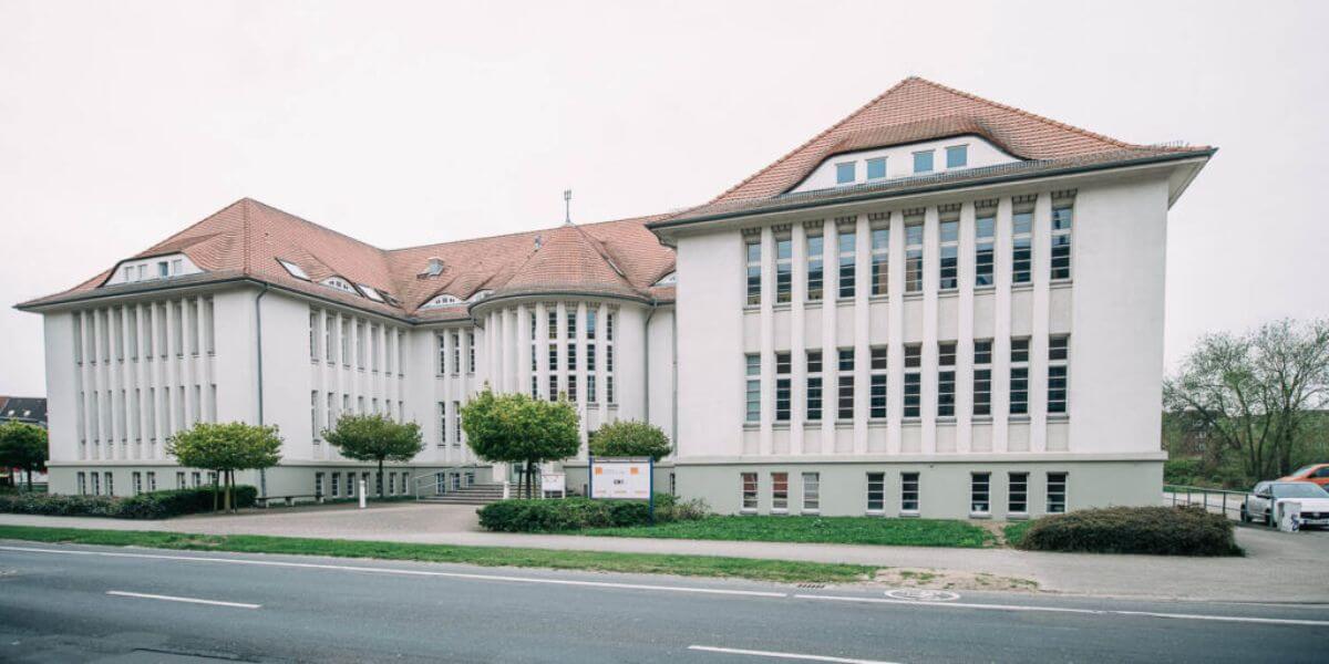 Trường Đại học Khoa học Châu Âu là điểm đến lý tưởng để sinh viên học tập và trau dồi bản thân