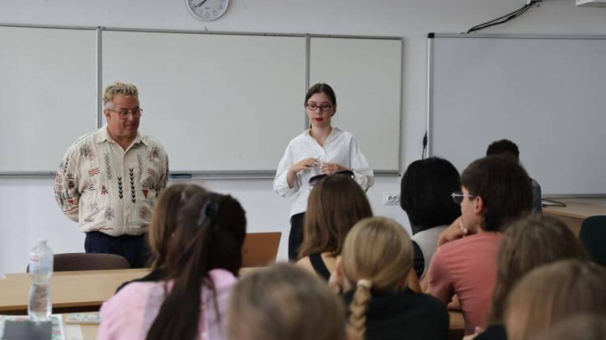 Các giảng viên của trường Đại học Quốc gia Lesya Ukrainka Volyn luôn đồng hành cùng sinh viên trên con đường học tập, rèn luyện