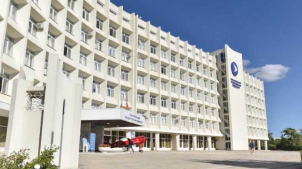 Khuôn viên rộng lớn của trường Đại học Sevastopol