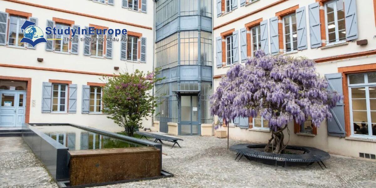 Review Học viện Công giáo Toulouse (Institut Catholique de Toulouse)