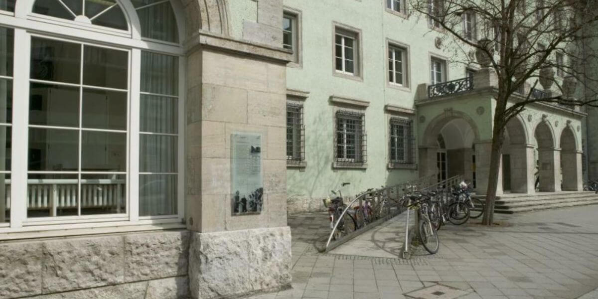 Kiến trúc tại trường Đại học Âm nhạc Nghệ thuật Biểu diễn Mannheim mang nét đẹp cổ kính, độc đáo