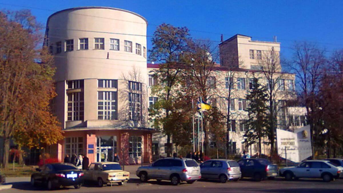 Khuôn viên của trường Đại học Quốc gia Luhansk Taras Shevchenko