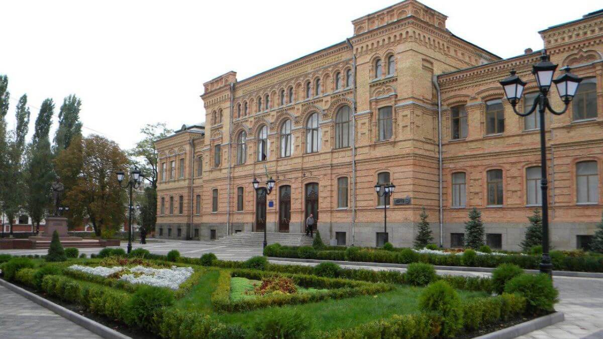 Khuôn viên của trường Đại học sư phạm miền trung Ukraina Volodymyr Vynnychenko
