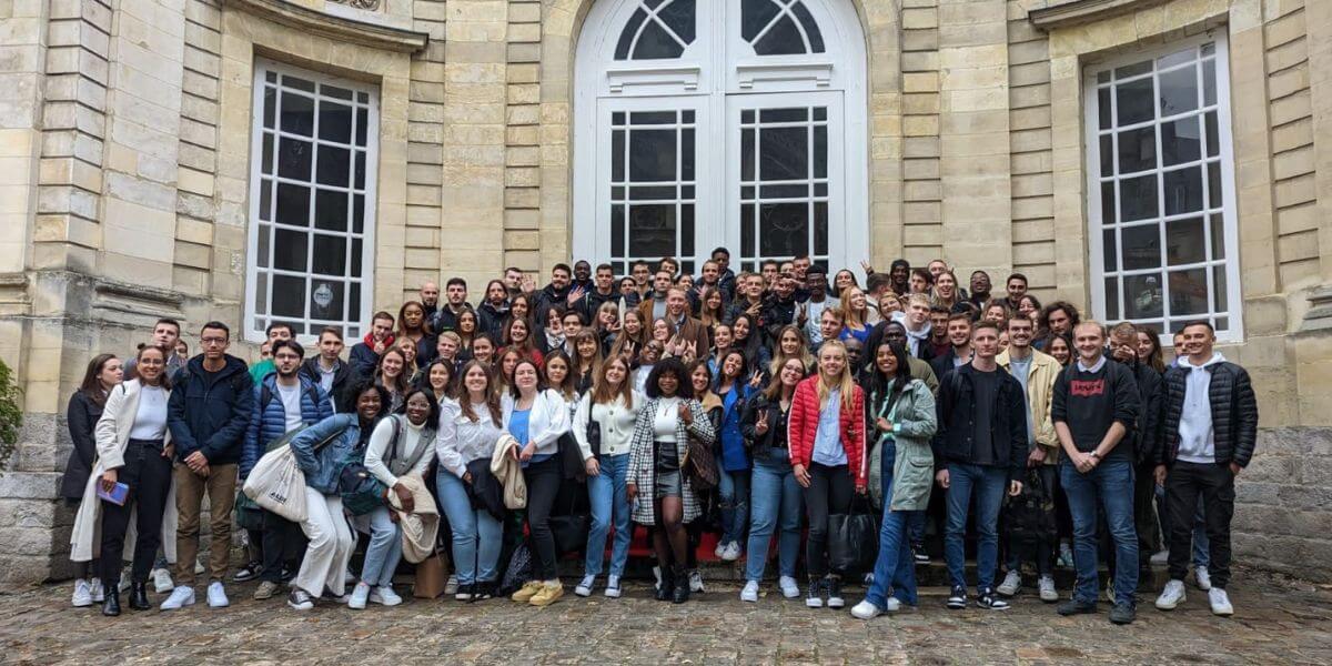 Trường Đại học kinh doanh Amiens luôn chào đón mọi sinh viên đến học tập và giao lưu