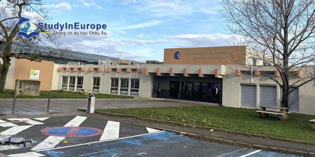 Review Trường kinh doanh Valencia (École de Commerce de Valence)