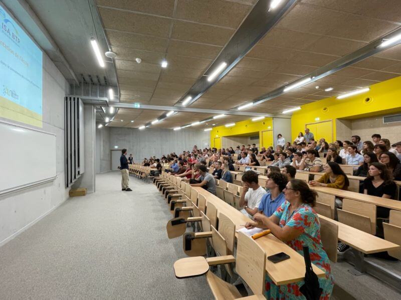 Môi trường học tập tích cực tại Viện Xây dựng và Công trình Công cộng