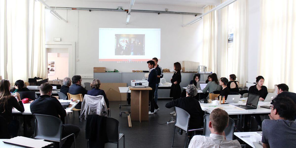 Các giảng viên của Học viện Nghệ thuật Berlin-Weissensee luôn tích cực hỗ trợ sinh viên trong quá trình học tập