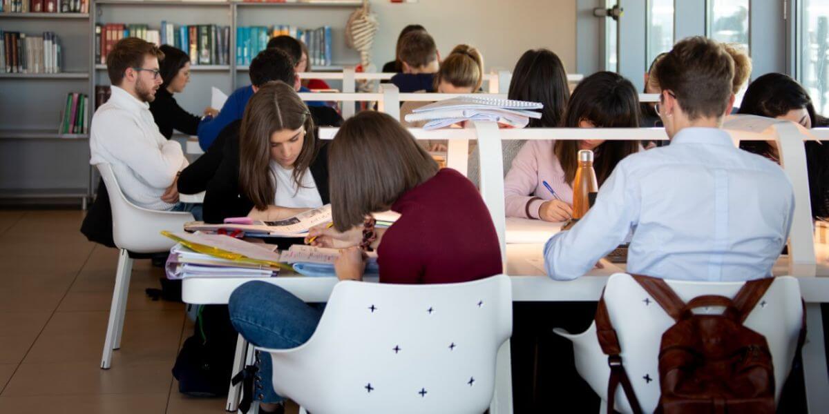 Trường Đại học Bio-Medico mang đến cho sinh một môi trường học tập năng động, tích cực