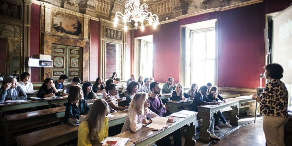 Các giảng viên trường Đại học cho người nước ngoài Perugia luôn hỗ trợ sinh viên trong quá trình học tập