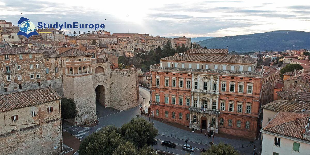 Review Trường Đại học cho người nước ngoài Perugia (Università per Stranieri di Perugia)