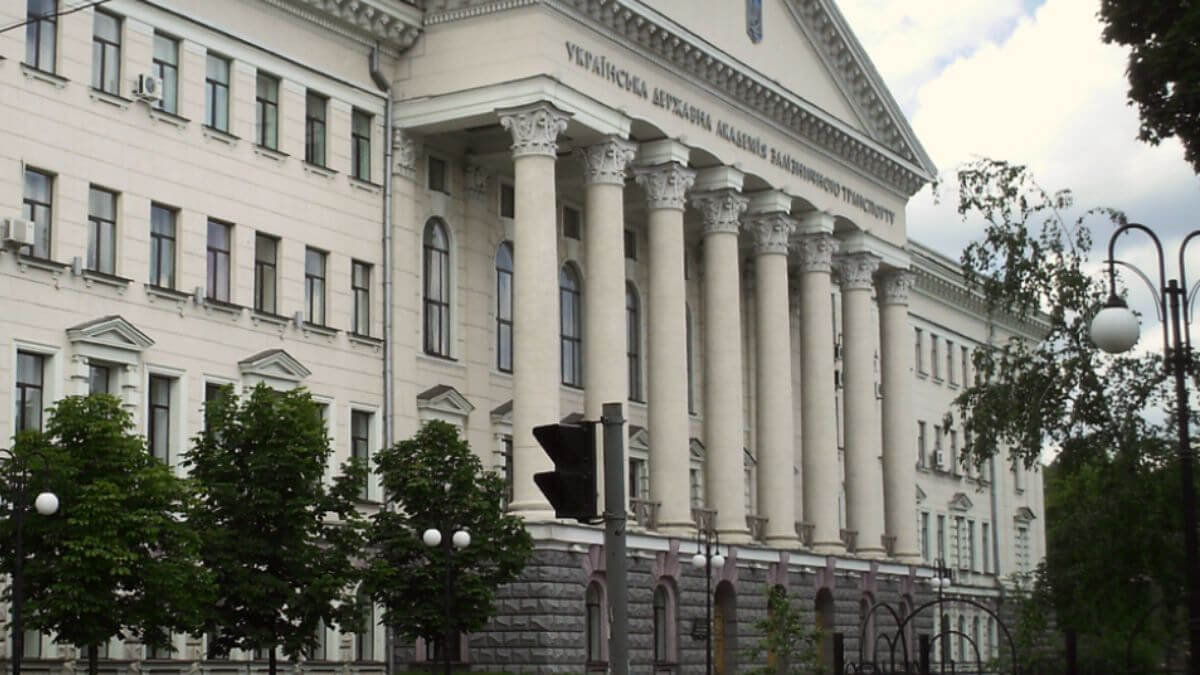Trường Đại học Giao thông Đường sắt Ukraina là ngôi trường nổi tiếng về chất lượng đào tạo ở Ukraina