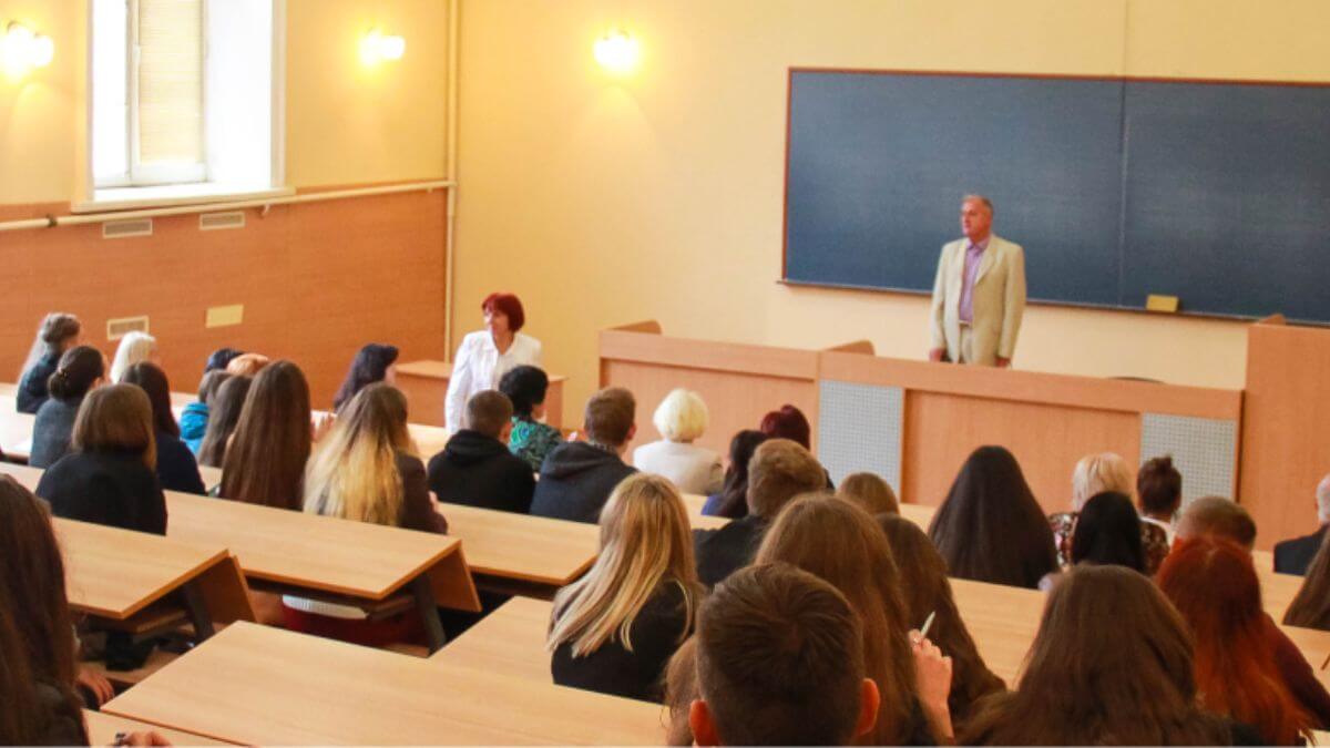Các giảng viên trường Đại học Giao thông Đường sắt Ukraina luôn đồng hành cùng sinh viên trên con đường học tập