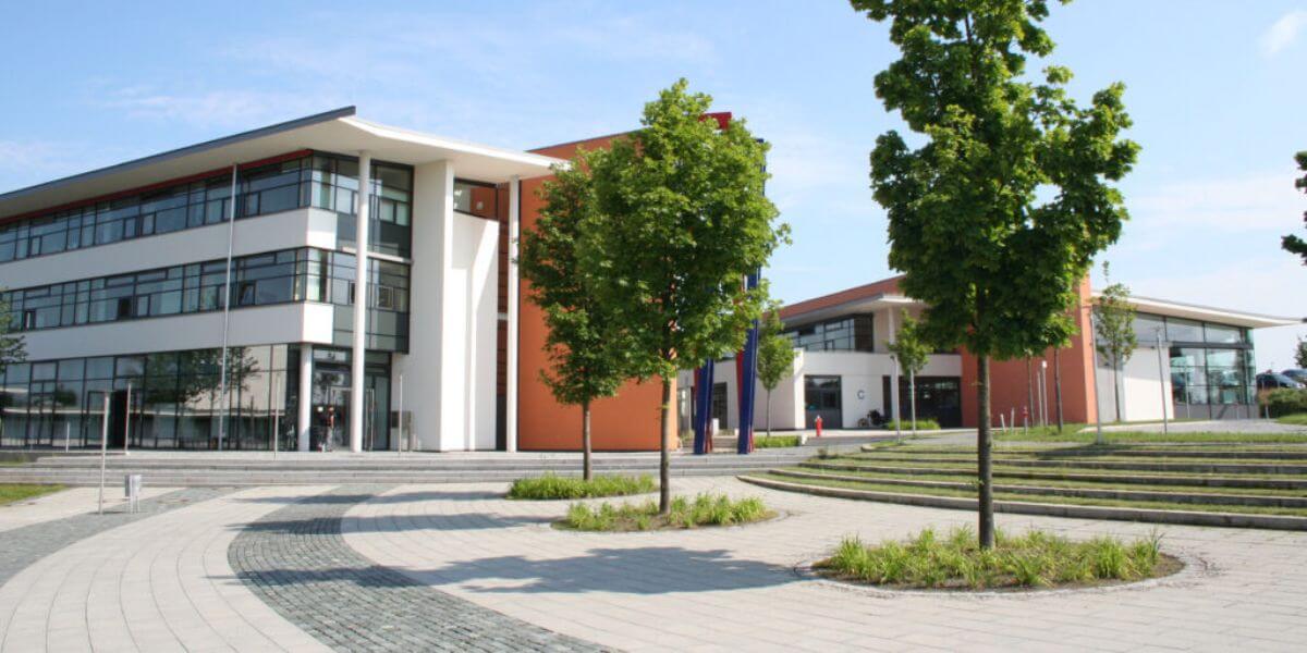 Khuôn viên hiện đại của trường Đại học Khoa học Ứng dụng Hof