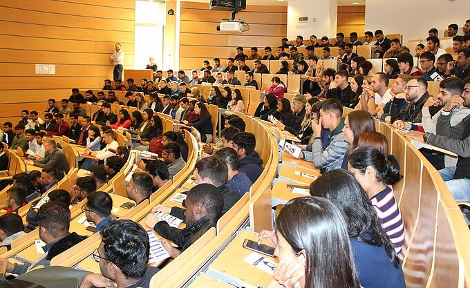 Sinh viên sẽ được hòa mình vào môi trường học tập tích cực khi đến với trường Đại học Khoa học Ứng dụng Hof