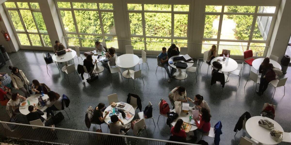Trường Đại học Nghiên cứu Quốc tế Rome luôn tạo điều kiện thuận lợi để sinh viên học tập và rèn luyện