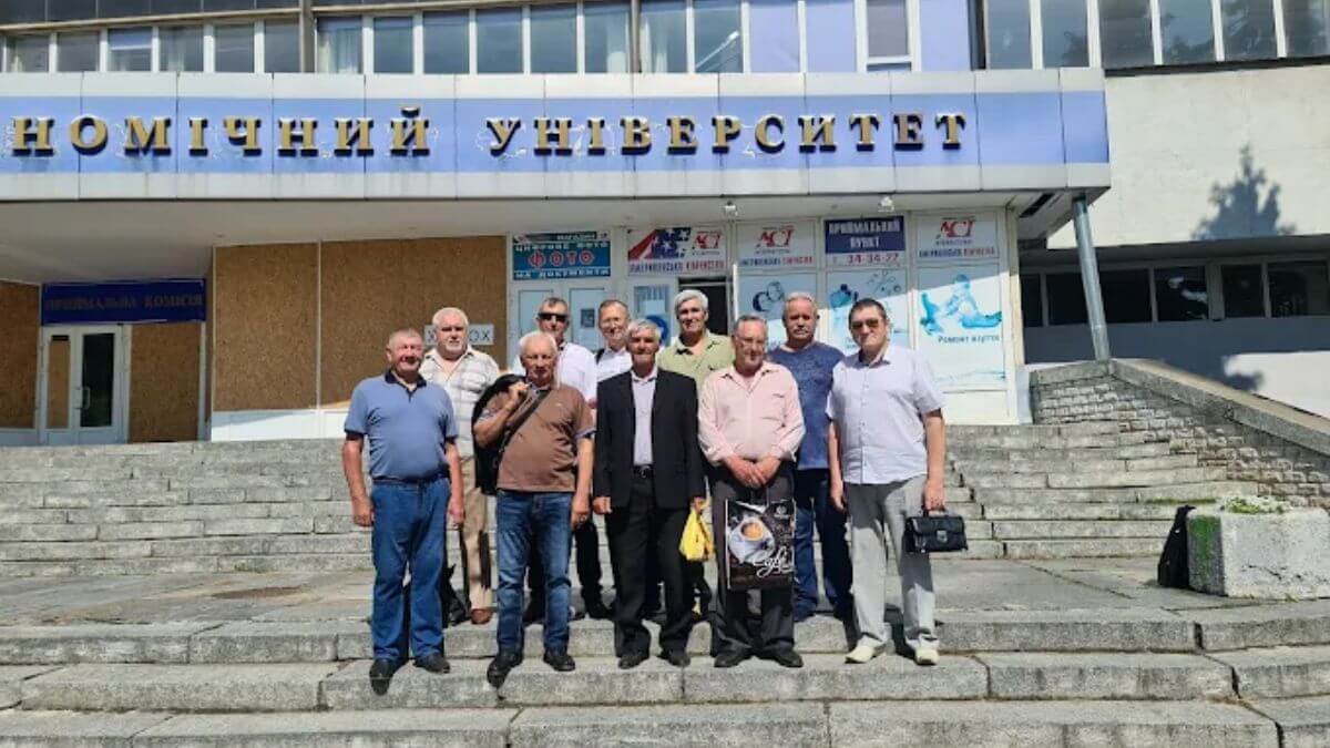 Đội ngũ giảng viên của trường Đại học Nông nghiệp và Kinh tế Dnipropetrovsk luôn tích cực hỗ trợ sinh viên trong quá trình học tập