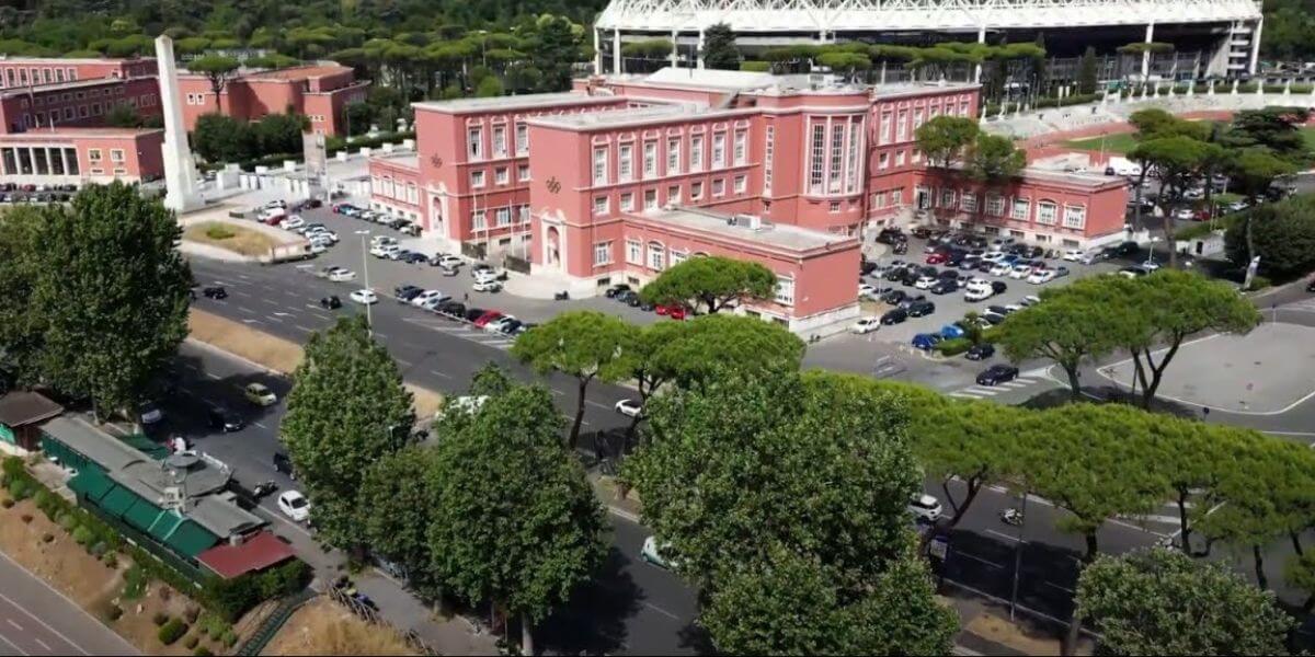 Khuôn viên rộng lớn của trường Đại học Rome Foro Italico