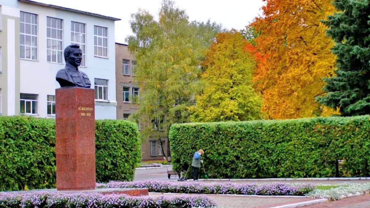 Khuôn viên của trường Đại học Sư phạm Sumy