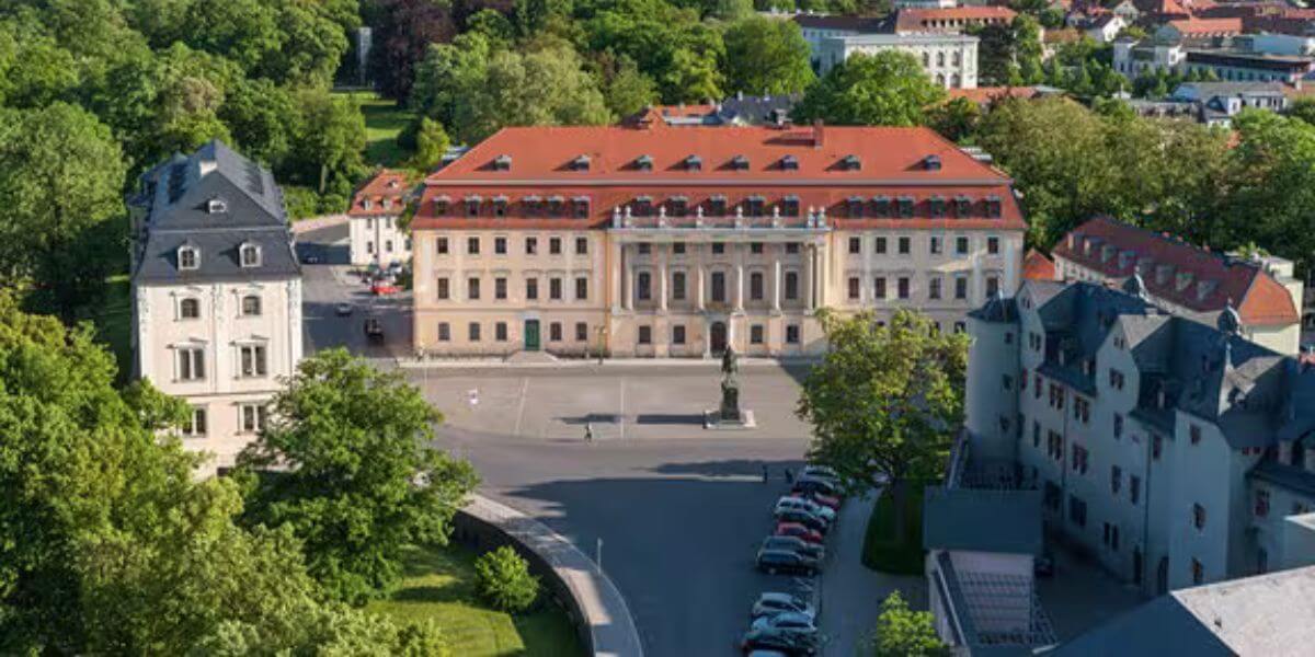 Trường Đại học Âm nhạc Liszt Weimar là cơ sở giáo dục chuyên đào tạo trong lĩnh vực âm nhạc ở Đức