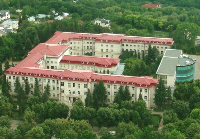 Khuôn viên rộng lớn của trường Đại học Khoa học Nông nghiệp Thú y Iasi