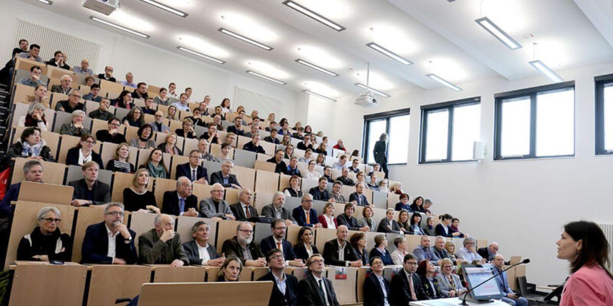 Đội ngũ giảng viên chuyên nghiệp của trường Đại học Khoa học Ứng dụng Lubeck đã góp phần thu hút nhiều sinh viên đến tham gia học tập