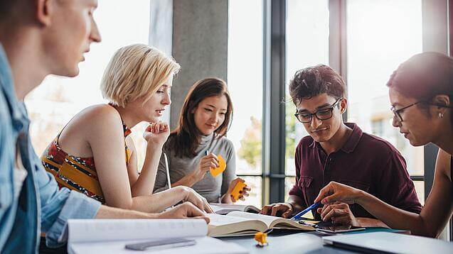 Môi trường học tập tích cực tại trường Đại học Nghệ thuật và Thiết kế Karlsruhe