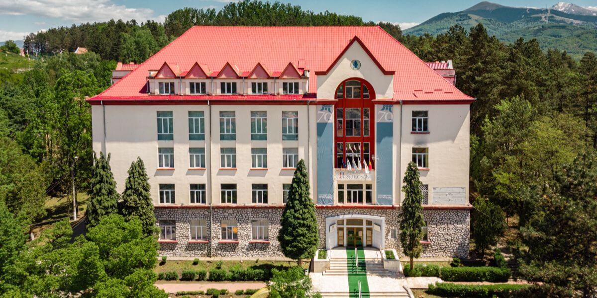 Trường Đại học Petrosani là ngôi trường nổi tiếng với chất lượng đào tạo cao tại Romania