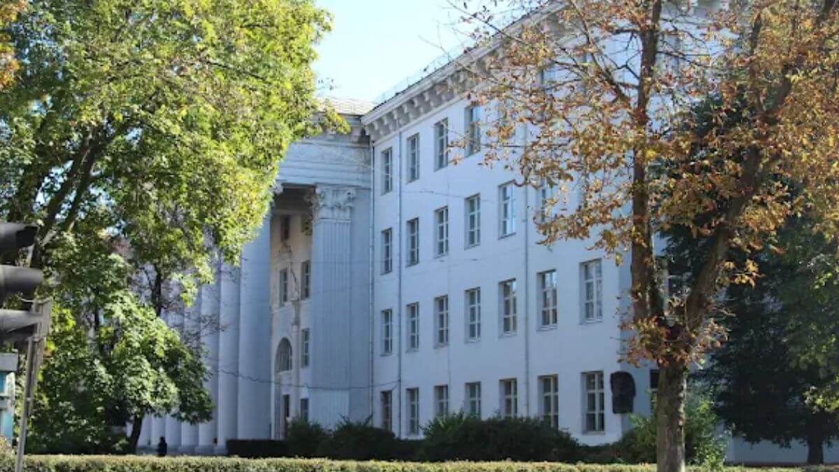 Khuôn viên rộng lớn của trường Đại học Thú y và Công nghệ sinh học Quốc gia Lviv